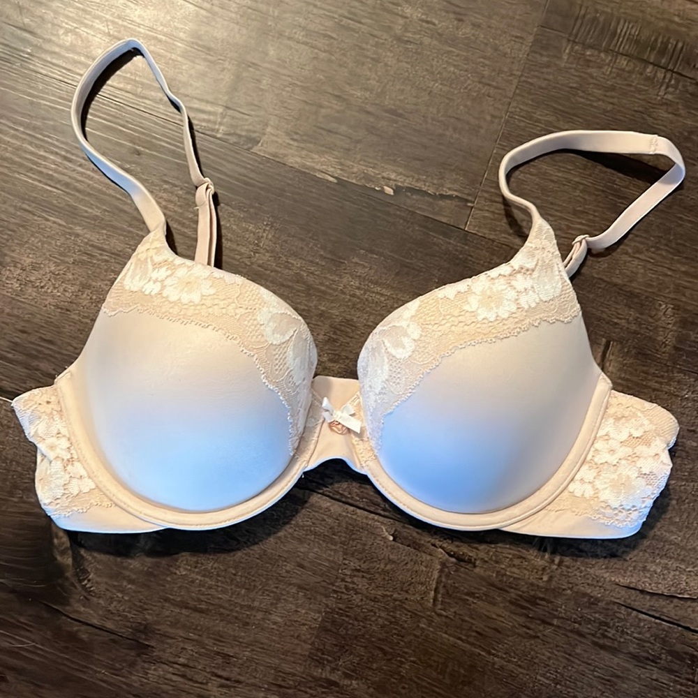 Victoria’s Secret Body By Victoria Push Up bra size 34C.
